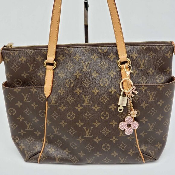 Authentic Louis Vuitton Lock & Key with unbranded Clover Bagcharm 120225 - Picture 3 of 9